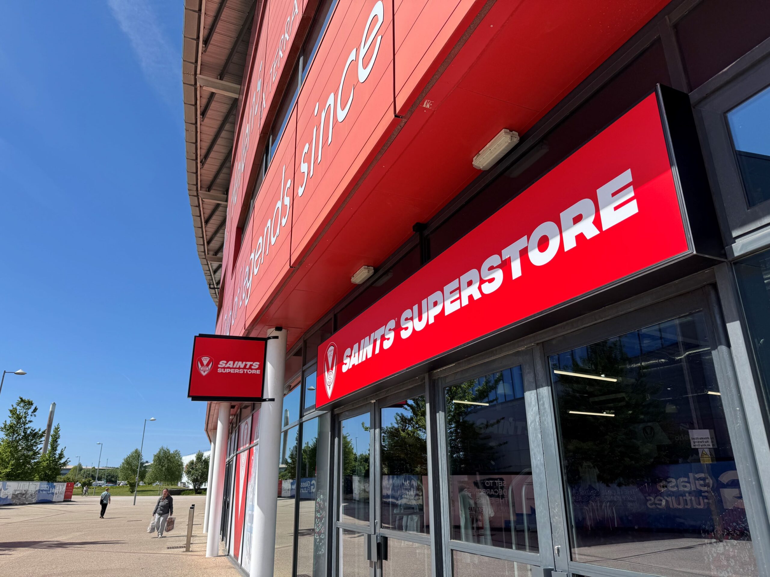 Illuminated 4.6m tray sign designed and installed by Vinyline for Saints RLFC Super Store