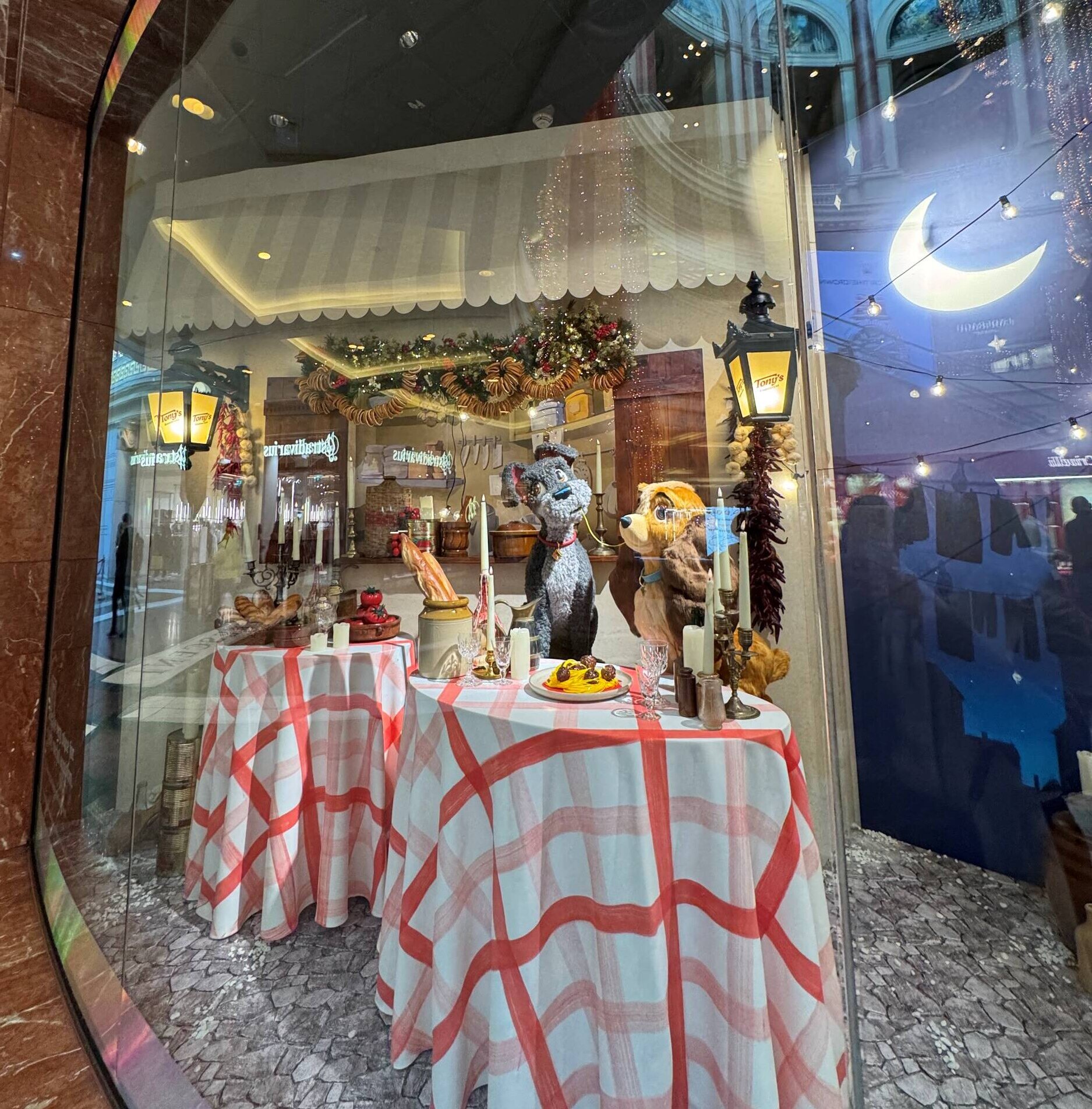 Selfridges x Disney Christmas Campaign lady & the tramp