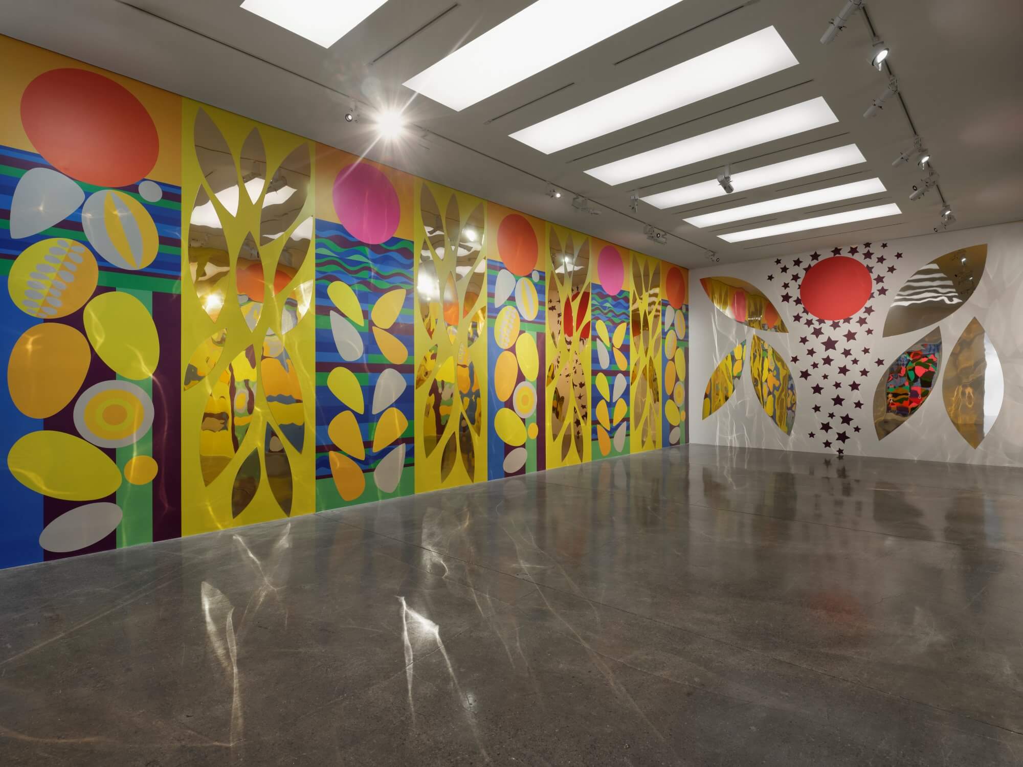 Beatriz Milhazes Além do Horizonte, Mason's Yard, White Cube, London