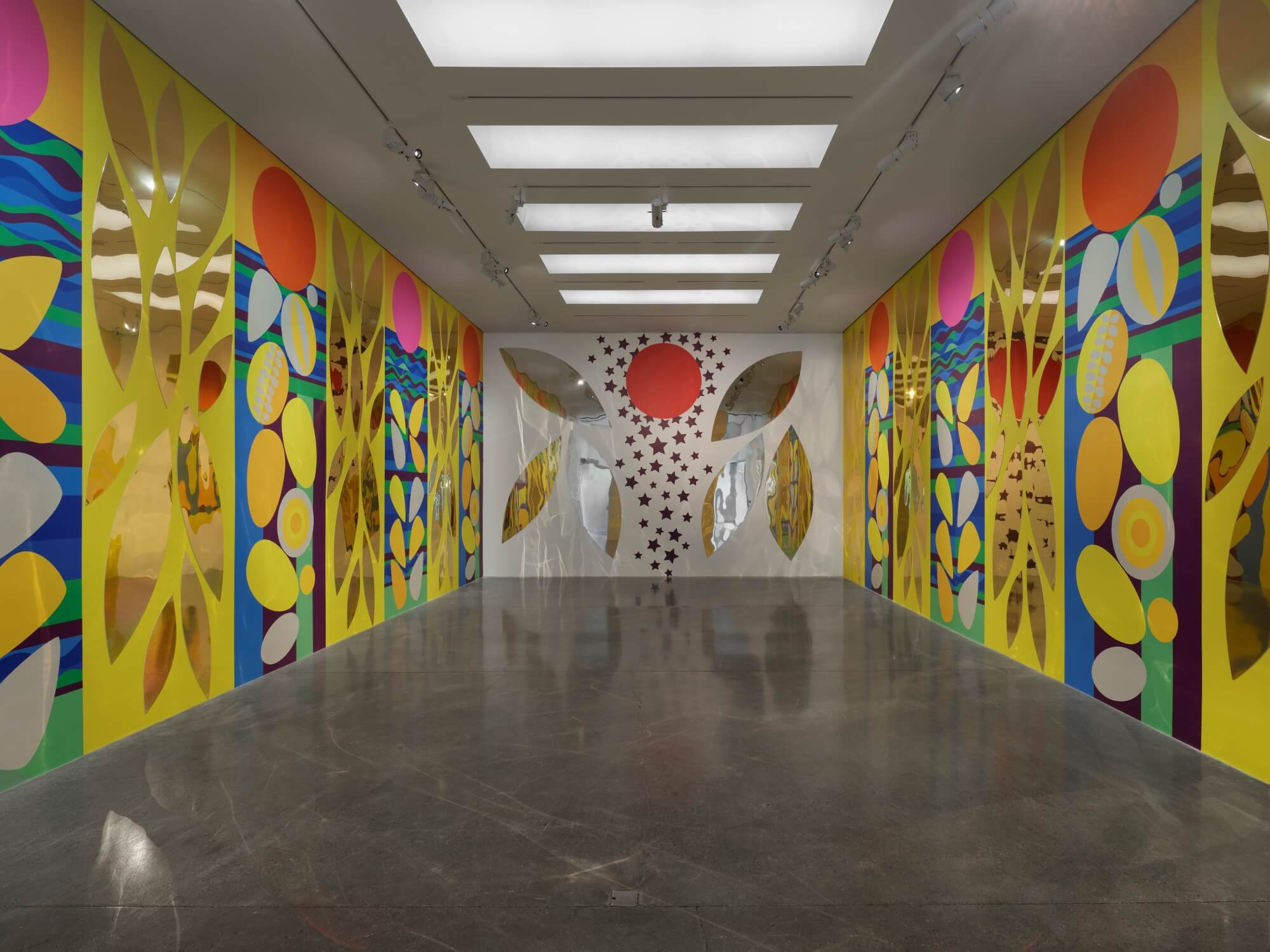 Beatriz Milhazes Além do Horizonte, Mason's Yard, White Cube, London