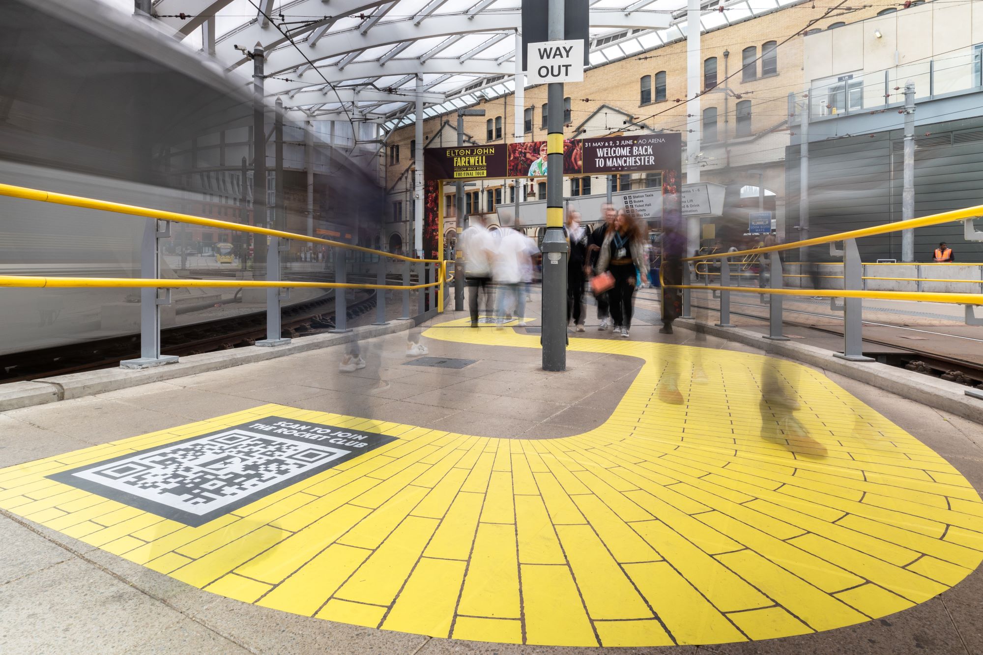 floor graphics by vinyline with anti-slip laminate for high traffic train station