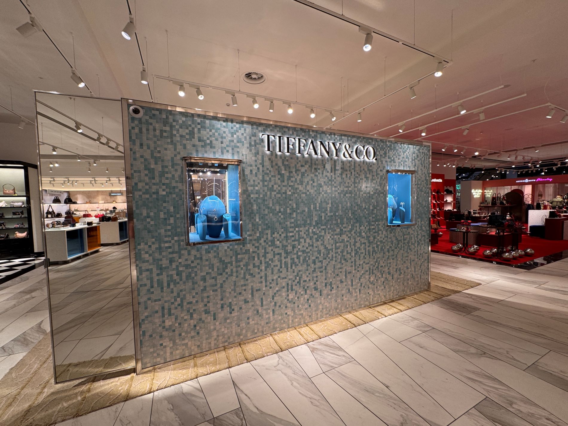 interior retail signage in shopping centre for tiffany