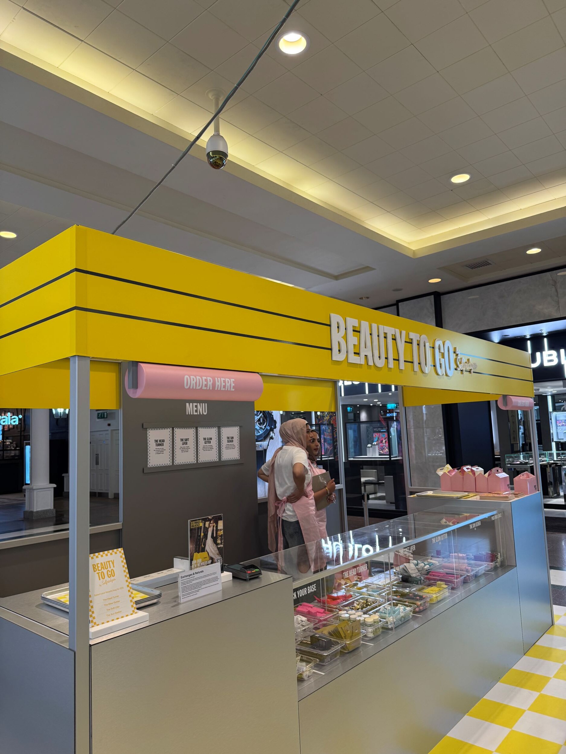 Bespoke retail pop-up display manufactured by Vinylin